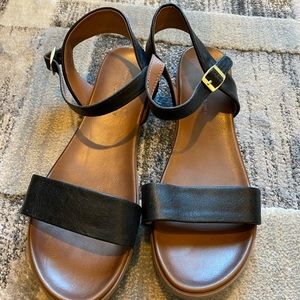 ** NWOT ** Rock & Candy Summer Sandals